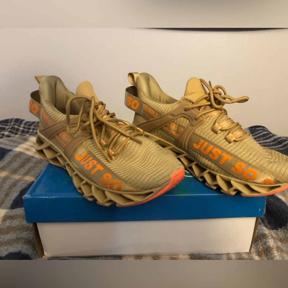 Brand new Just Soso shoes come with box 10.5